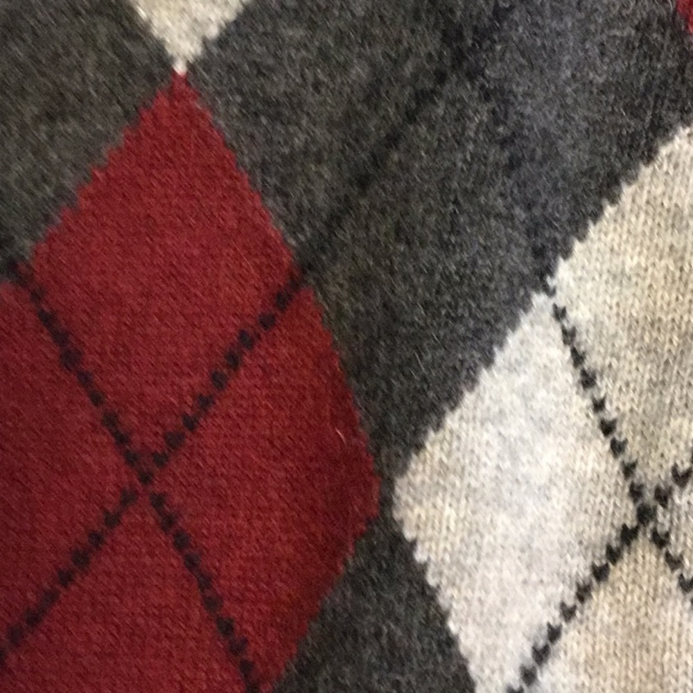 Red and Gray Cashmere Crew Neck Argyle Sweater - Picture 7 of 7